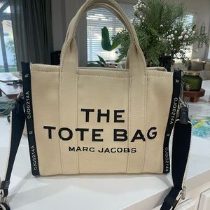 Marc Jacobs THE JACQUARD MEDIUM TOTE BAG.